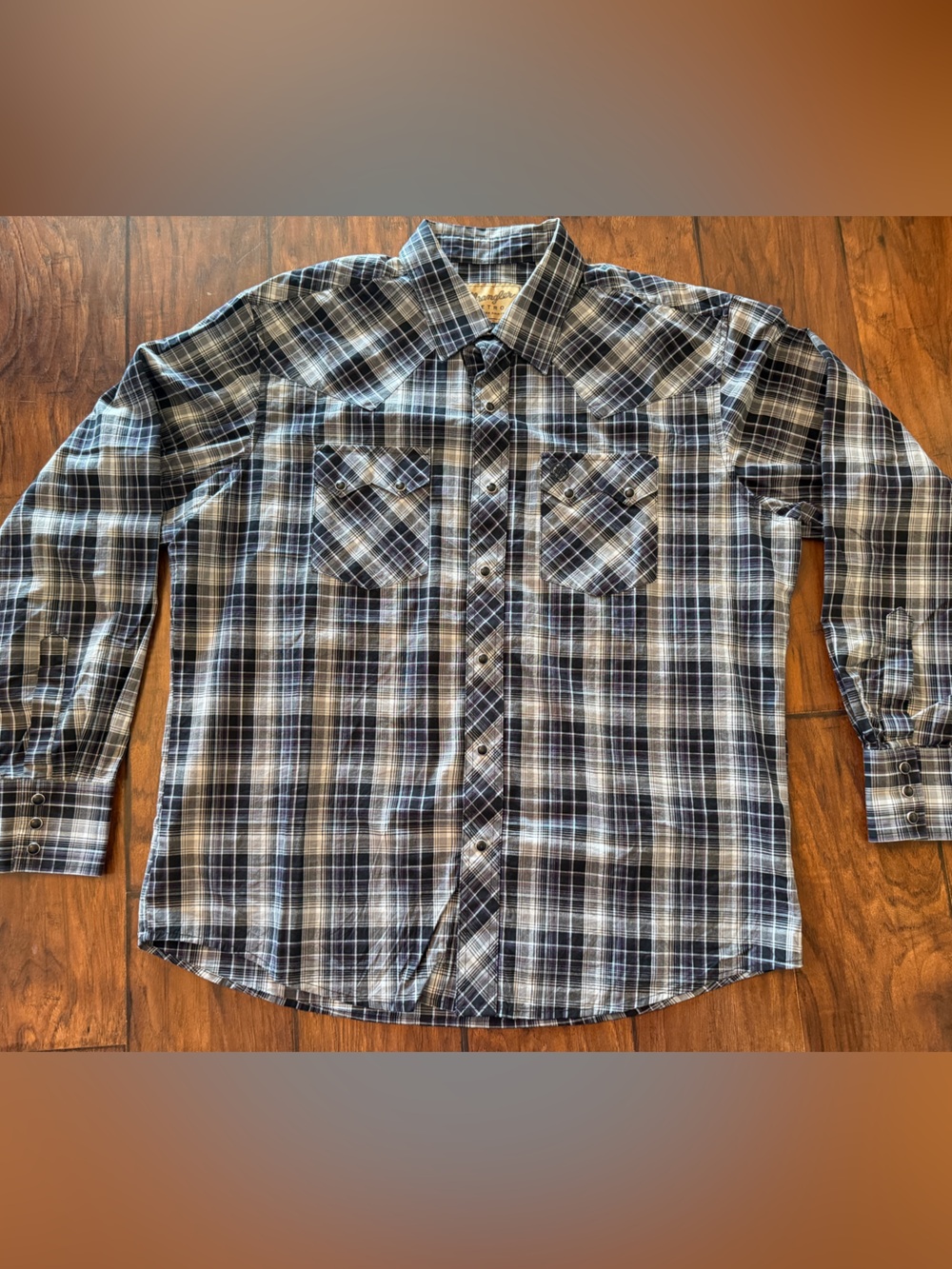 Wrangler Retro Men's Navy and Gray Plaid Button-Down Western Shirt